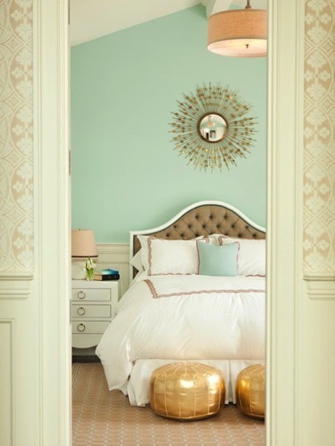 ann-written-notes-mint-green-bedroom